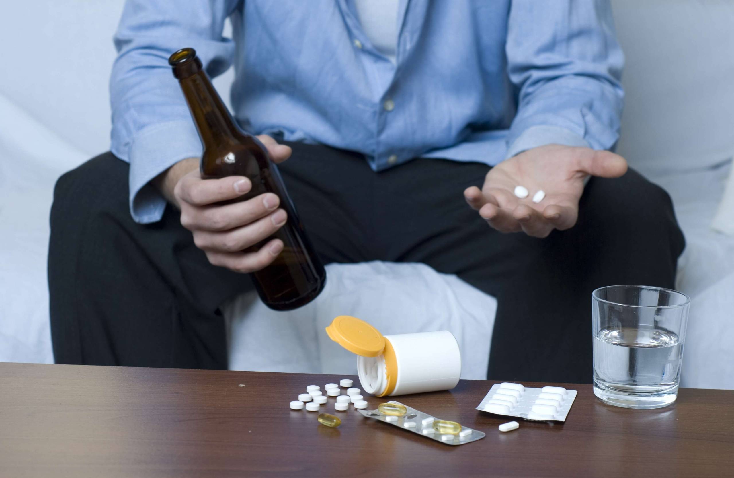 С какими антибиотиками категорически нельзя принимать алкоголь? | МЦ АлкоСпас